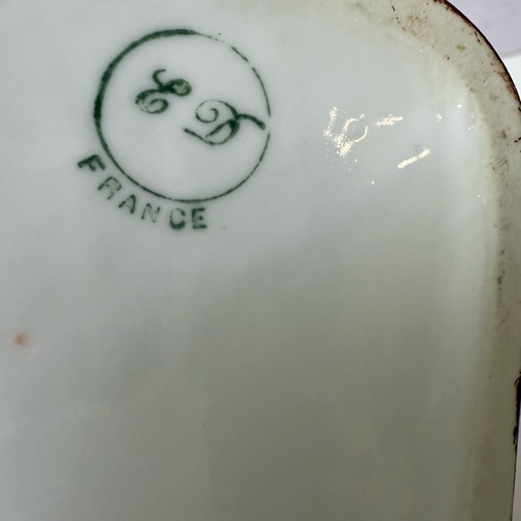 France Hand Painted Plum Porcelain Hinged Trinket Box With Matching Trinket Tray - Picture 4 of 13